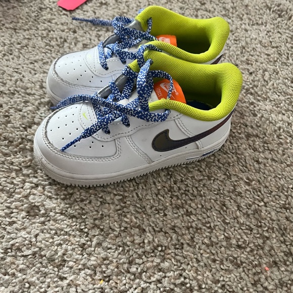 Af1 - Picture 2 of 3